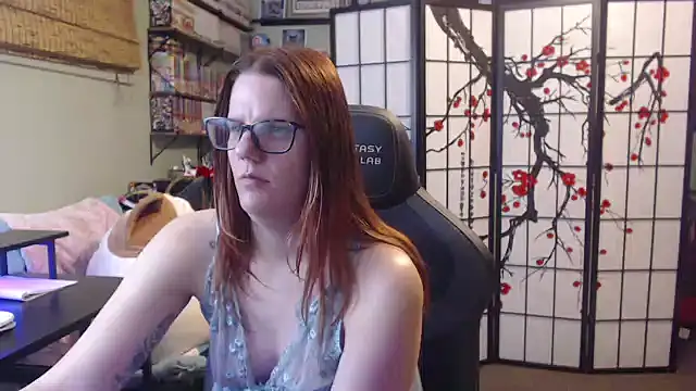 Snapshot of Sarahtineke chatting on 05-05-26, 08:01 Sarahtineke online show from 05-05-26, 08:01