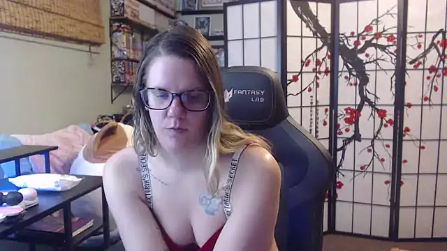 Sarahtineke online show from 03-18-26, 11:16