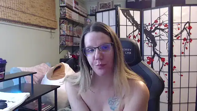 Sarahtineke online show from 02-10-26, 05:28