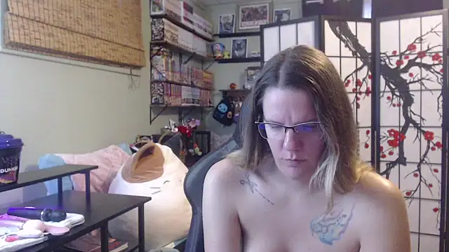 Sarahtineke online show from 03-06-26, 05:08