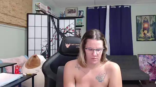 Sarahtineke online show from 10-30-25, 11:23