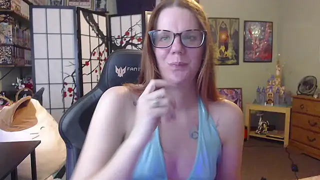 Snapshot of Sarahtineke chatting on 05-18-26, 11:20 Sarahtineke online show from 05-18-26, 11:20