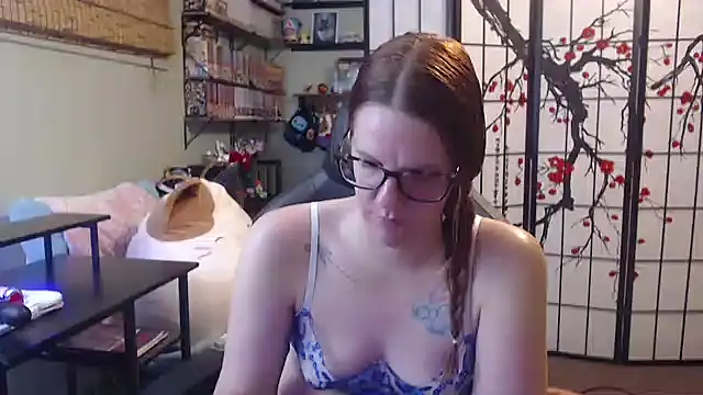 Snapshot of Sarahtineke chatting on 05-17-26, 06:41 Sarahtineke online show from 05-17-26, 06:41
