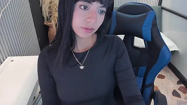 Snapshot of NicolRoss_ chatting on 06-10-26, 09:27 NicolRoss online show from 06-10-26, 09:27