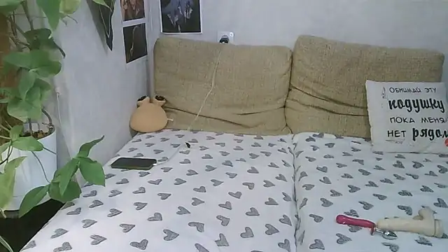 Snapshot of -GoldenGirl- chatting on 05-08-26, 10:57 -GoldenGirl- online show from 05-08-26, 10:57