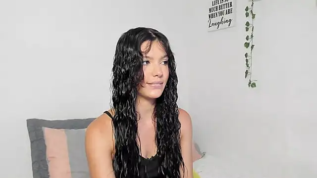 Snapshot of Emperatriiz chatting on 10-19-25, 06:21 Emperatriiz online show from 10-19-25, 06:21