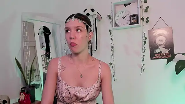 Snapshot of Emperatriiz chatting on 01-20-25, 07:04 Emperatriiz online show from 01-20-25, 07:04