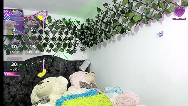 PaulinaSwan online show from 12-17-25, 05:12