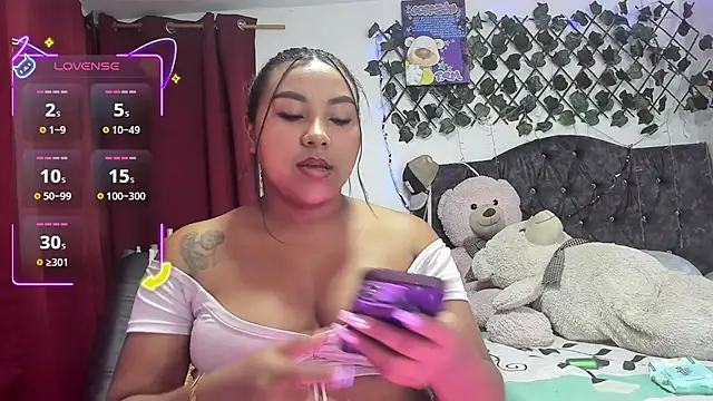 PaulinaSwan online show from 10-10-25, 04:02
