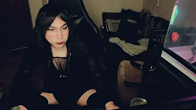 Snapshot of evelyntvsexy chatting on 07-15-26, 02:13 evelyntvsexy online show from 07-15-26, 02:13