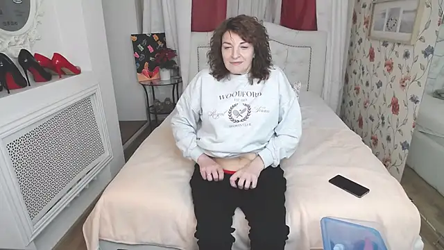 AmiHotGranny online show from 11-18-25, 10:40