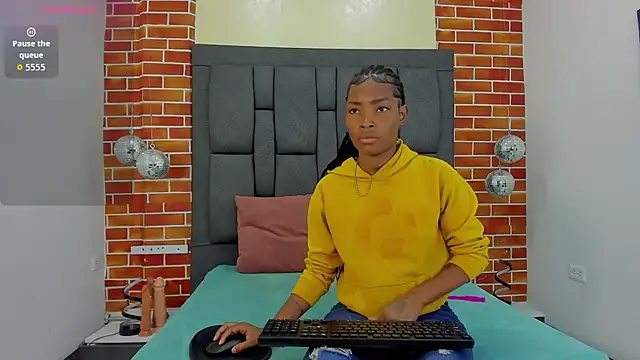Snapshot of lorre_williamss chatting on 10-10-25, 02:51 lorre williamss online show from 10-10-25, 02:51