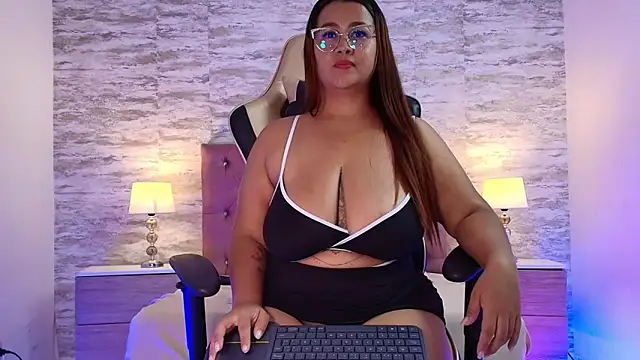 Snapshot of IsabellMendez_ chatting on 02-17-25, 04:28 IsabellMendez online show from 02-17-25, 04:28
