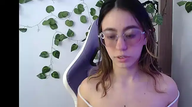Snapshot of BlairVicent chatting on 03-19-25, 12:23 BlairVicent online show from 03-19-25, 12:23