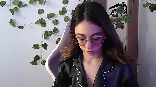Snapshot of BlairVicent chatting on 03-18-25, 12:17 BlairVicent online show from 03-18-25, 12:17