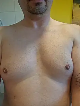 Snapshot of Picknick84 chatting on 11-18-25, 02:31 Picknick84 online show from 11-18-25, 02:31