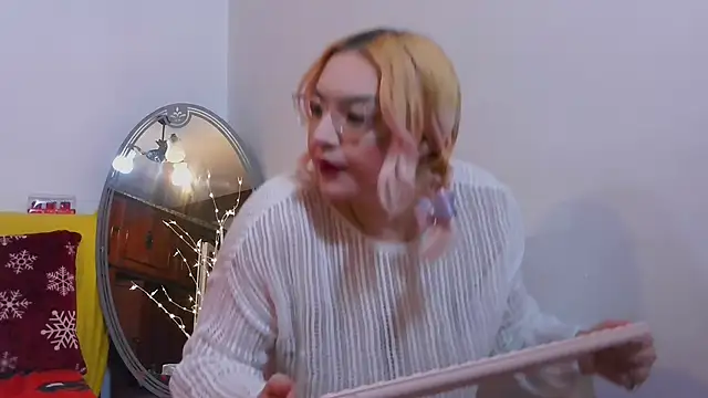 Catlady333 online show from 12-18-25, 04:50