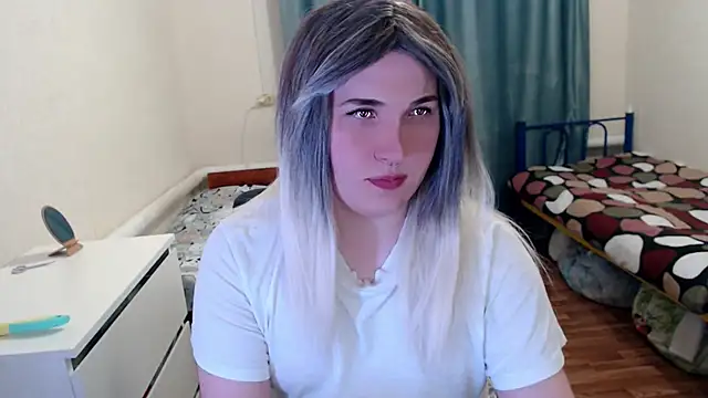 Snapshot of EvaMiron chatting on 05-02-26, 06:35 EvaMiron online show from 05-02-26, 06:35
