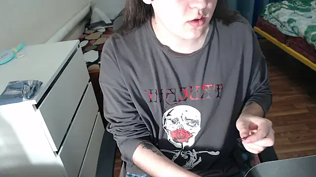 EvaMiron online show from 10-28-25, 03:44