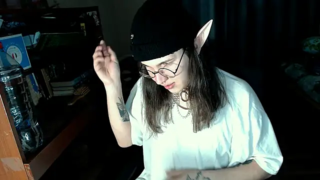Snapshot of EvaMiron chatting on 03-02-25, 06:35 EvaMiron online show from 03-02-25, 06:35
