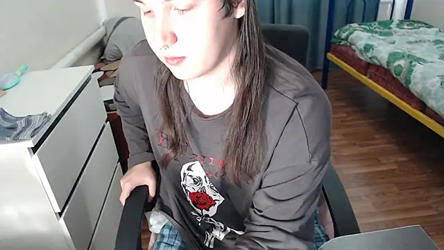 Snapshot of EvaMiron chatting on 10-07-25, 11:22 EvaMiron online show from 10-07-25, 11:22