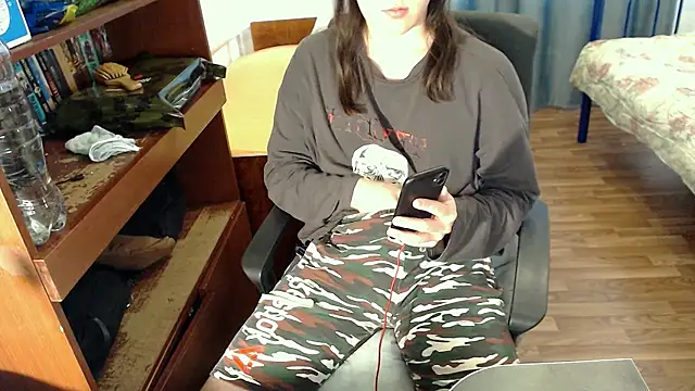Snapshot of EvaMiron chatting on 03-12-25, 07:13 EvaMiron online show from 03-12-25, 07:13