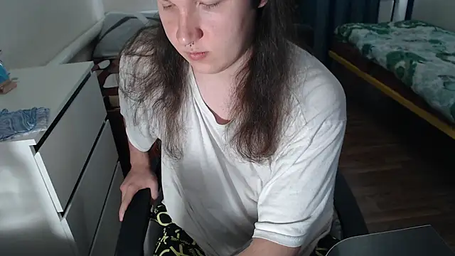 Snapshot of EvaMiron chatting on 09-22-25, 09:26 EvaMiron online show from 09-22-25, 09:26