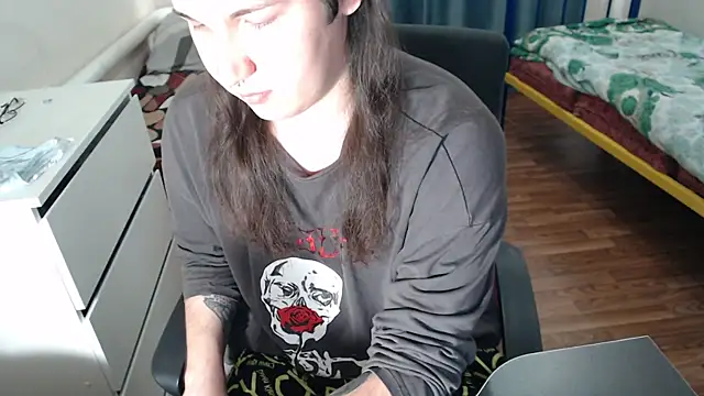 Snapshot of EvaMiron chatting on 10-03-25, 12:28 EvaMiron online show from 10-03-25, 12:28