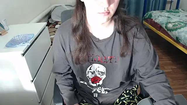 Snapshot of EvaMiron chatting on 09-10-25, 01:15 EvaMiron online show from 09-10-25, 01:15