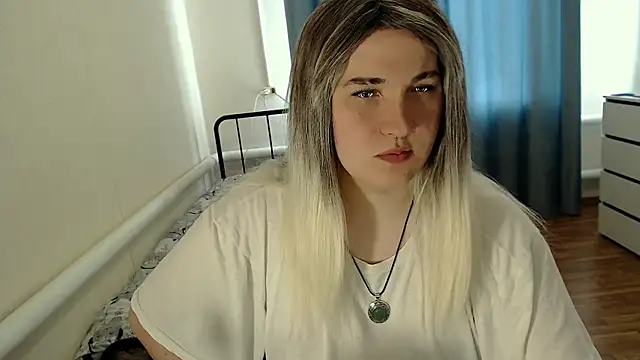 Snapshot of EvaMiron chatting on 06-01-26, 08:36 EvaMiron online show from 06-01-26, 08:36