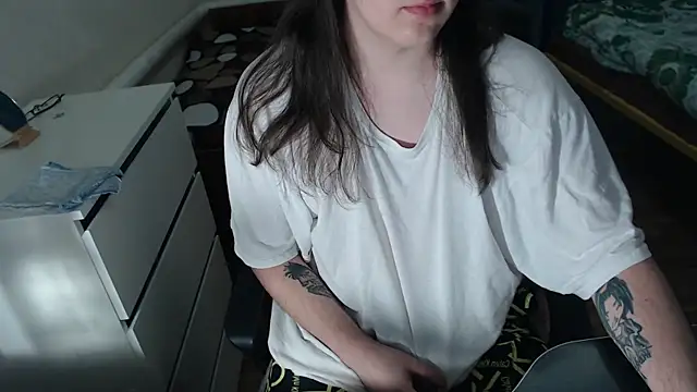 EvaMiron online show from 10-27-25, 01:28