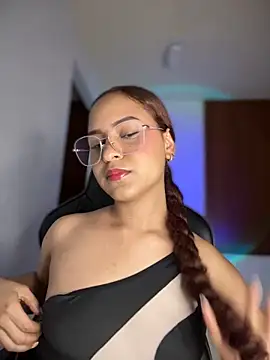 Snapshot of gretta_kler1 chatting on 02-27-25, 02:25 gretta kler1 online show from 02-27-25, 02:25
