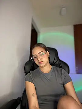 Snapshot of gretta_kler1 chatting on 03-01-25, 02:23 gretta kler1 online show from 03-01-25, 02:23