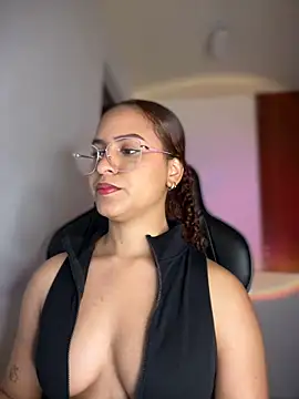 Snapshot of gretta_kler1 chatting on 03-05-25, 02:14 gretta kler1 online show from 03-05-25, 02:14