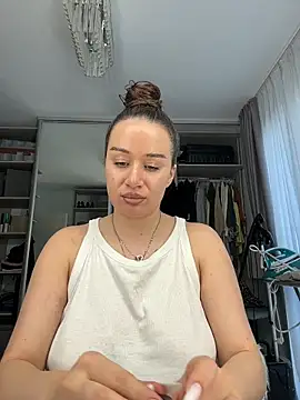 deliaroyal online show from 04-03-26, 02:01