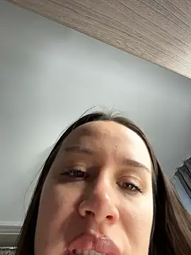 deliaroyal online show from 02-04-26, 01:39