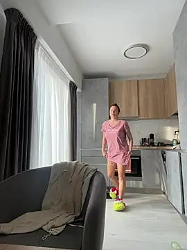 deliaroyal online show from 11-12-25, 01:15