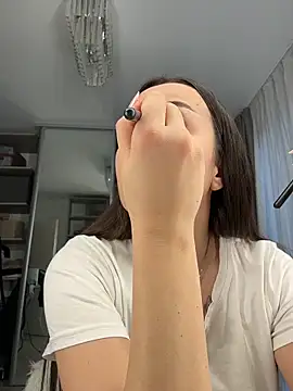 deliaroyal online show from 02-06-26, 01:07