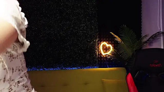 Snapshot of KristiRosee chatting on 12-20-24, 01:47 KristiRosee online show from 12-20-24, 01:47