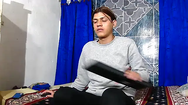 Snapshot of Samuelsince chatting on 10-25-25, 06:23 Samuelsince online show from 10-25-25, 06:23