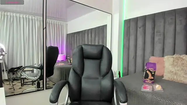 natalia curvy1 online show from 03-18-25, 05:55