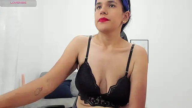 Snapshot of natalia_curvy1 chatting on 06-05-26, 05:40 natalia curvy1 online show from 06-05-26, 05:40