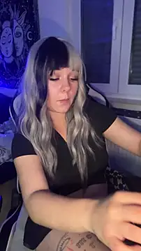 Snapshot of kinkygirl420x chatting on 10-13-25, 08:10 kinkygirl420x online show from 10-13-25, 08:10