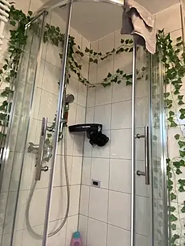 Snapshot of kinkygirl420x chatting on 12-16-24, 01:54 kinkygirl420x online show from 12-16-24, 01:54