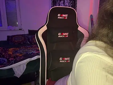 Snapshot of kinkygirl420x chatting on 02-04-25, 10:02 kinkygirl420x online show from 02-04-25, 10:02