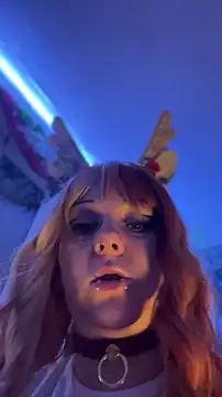 Snapshot of kinkygirl420x chatting on 12-21-25, 08:31 kinkygirl420x online show from 12-21-25, 08:31