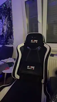 Snapshot of kinkygirl420x chatting on 09-30-25, 08:04 kinkygirl420x online show from 09-30-25, 08:04