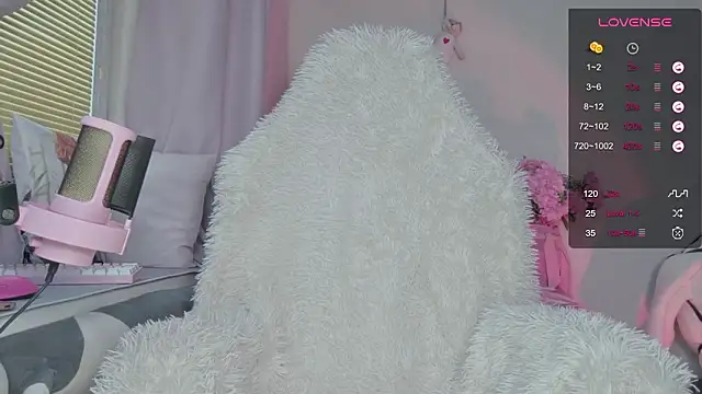 Snapshot of berrybaebaby chatting on 02-02-26, 03:27 berrybaebaby online show from 02-02-26, 03:27