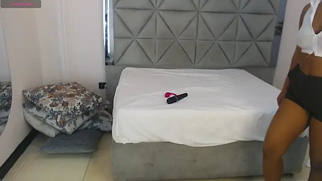 genesis moretz online show from 04-16-26, 03:40