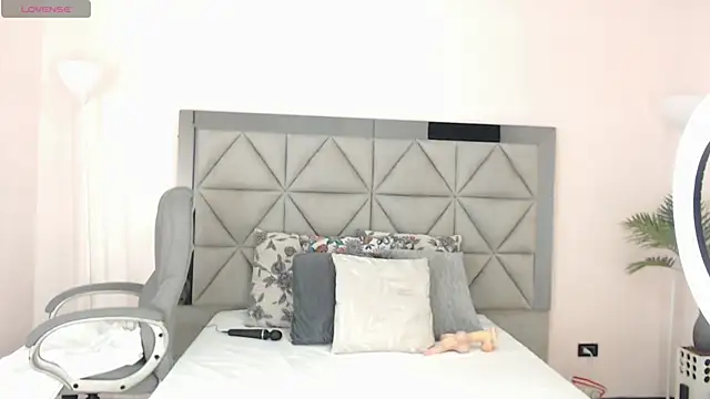 Snapshot of genesis_moretz chatting on 06-17-26, 05:07 genesis moretz online show from 06-17-26, 05:07